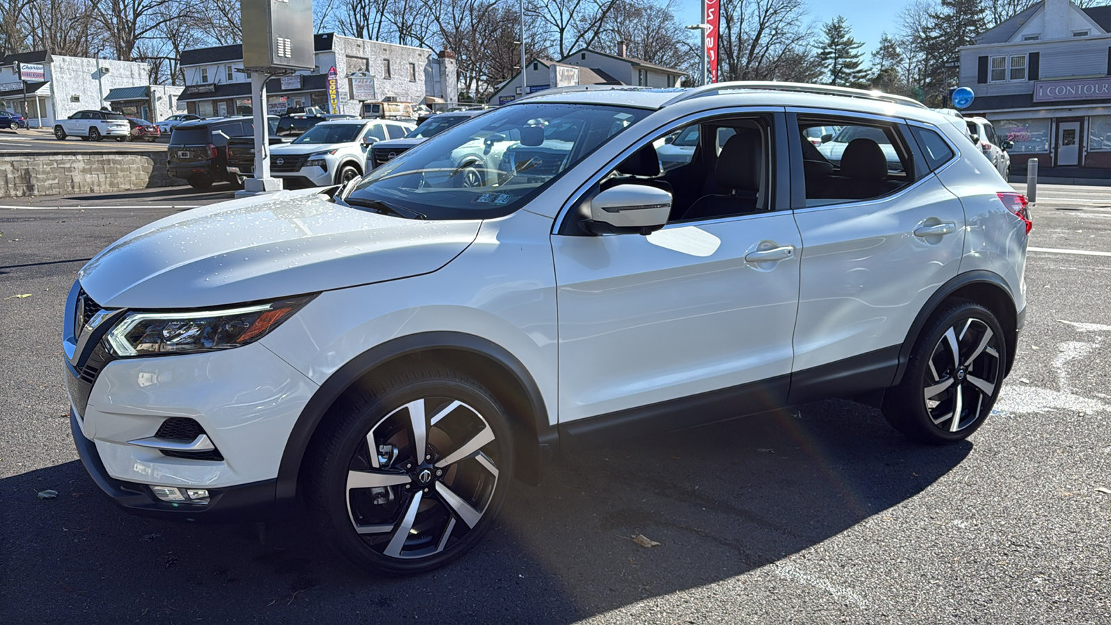 Certified 2022 Nissan Rogue Sport SL w/ Premium Package AWD/4WD image 3