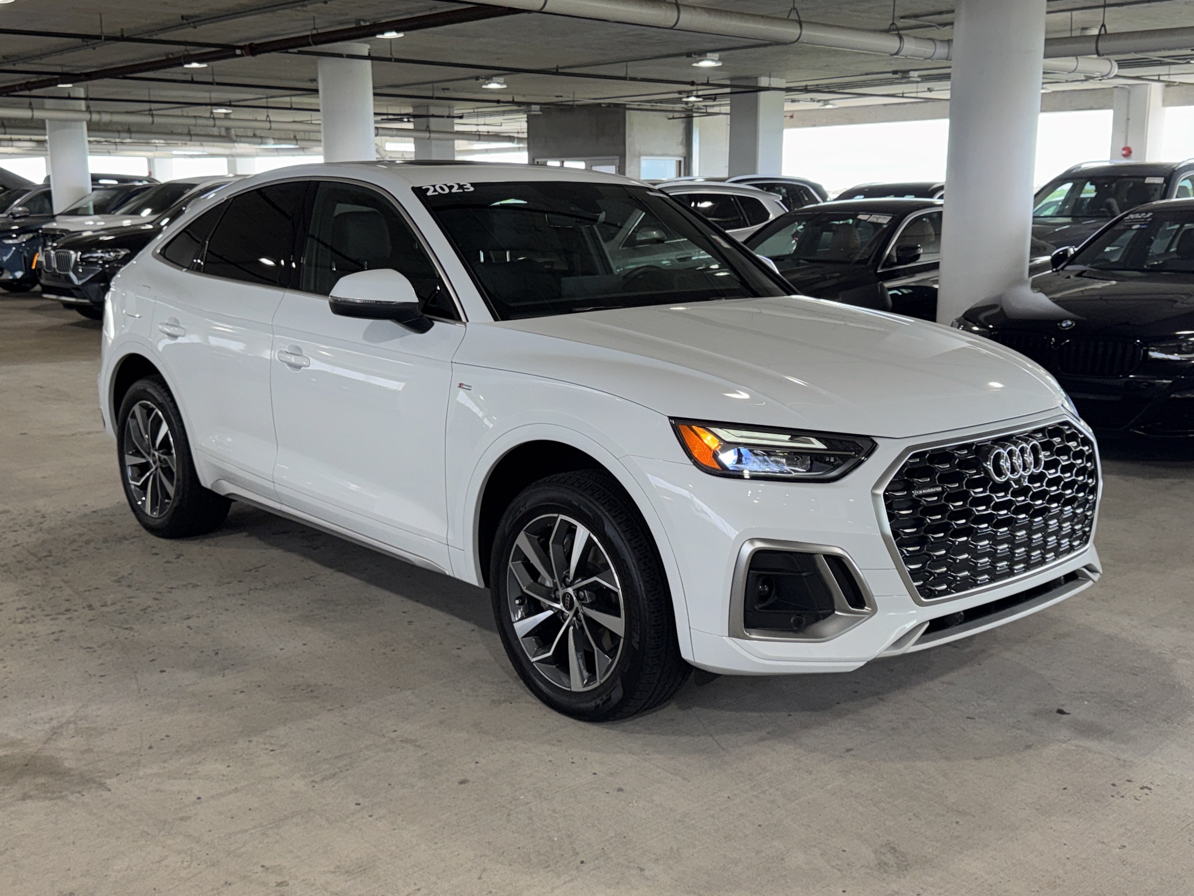 Used 2023 Audi Q5 2.0T Premium Plus w/ Premium Plus Package AWD/4WD image 2