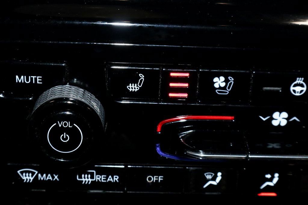 Used 2023 Jeep Grand Cherokee Overland image 5