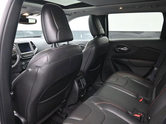 Used 2019 Jeep Cherokee Trailhawk image 12