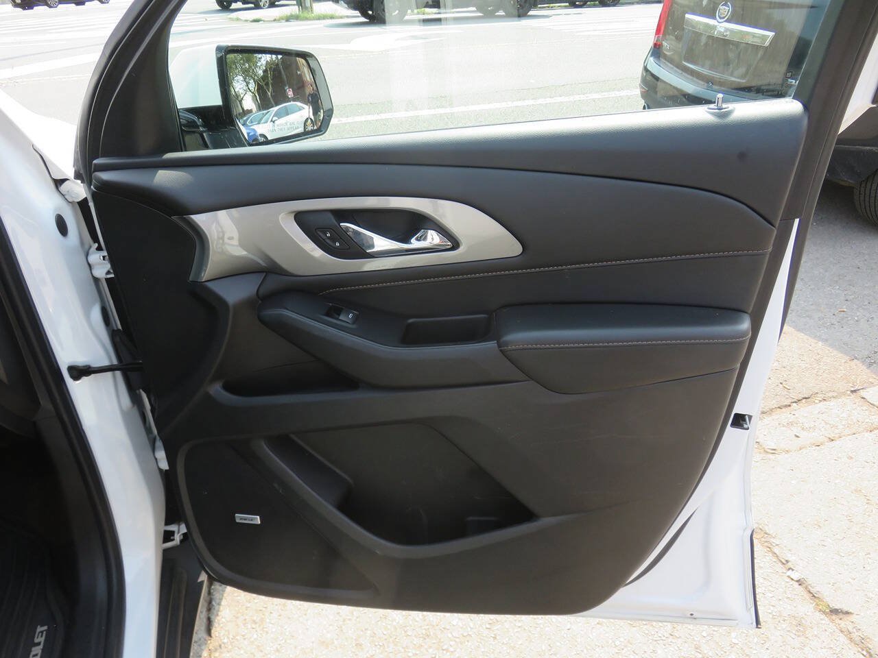 Used 2018 Chevrolet Traverse LT AWD/4WD image 27