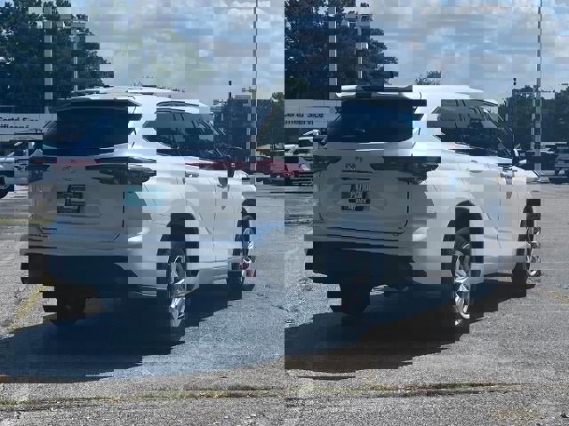 Used 2022 Toyota Highlander LE image 3