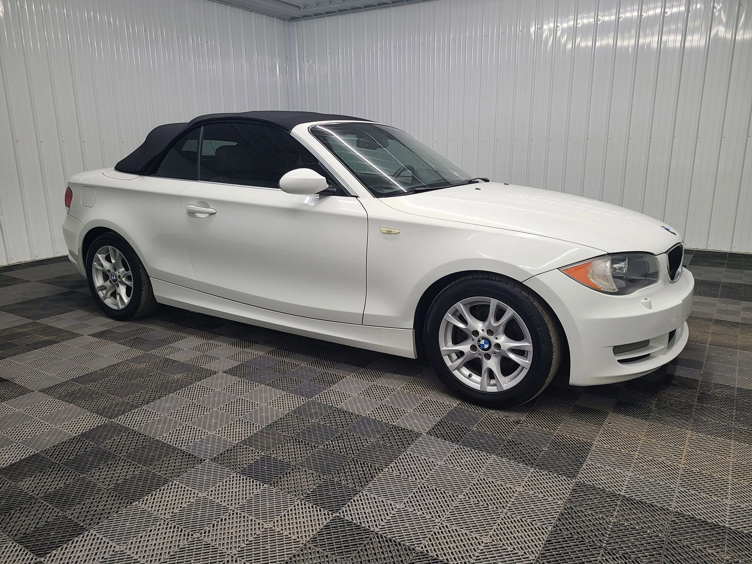 Used 2009 BMW 128i Convertible RWD image 1