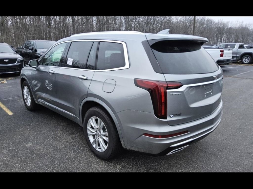 Used 2025 Cadillac XT6 Luxury FWD image 6
