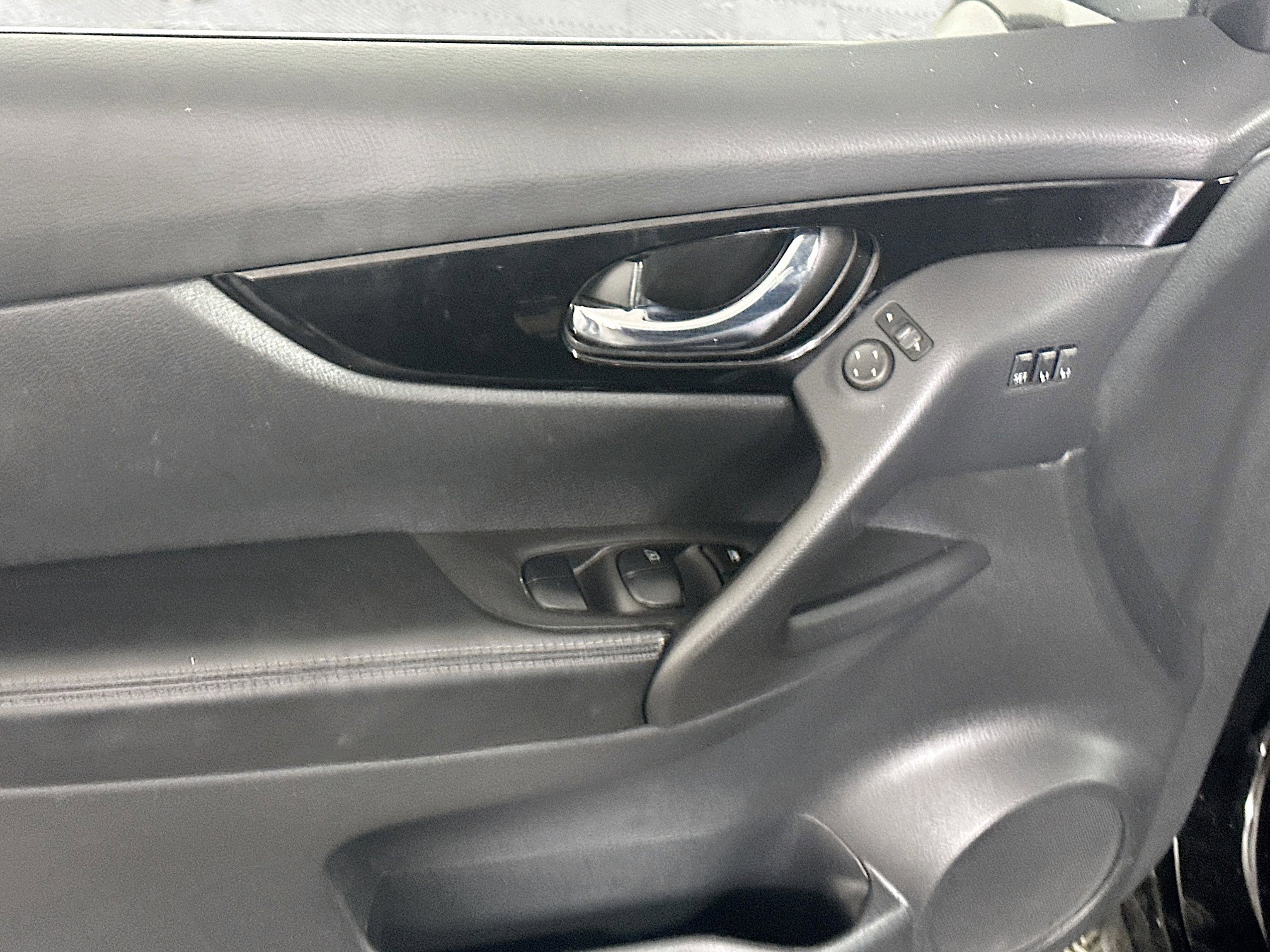 Used 2021 Nissan Rogue Sport SL w/ Premium Package image 15