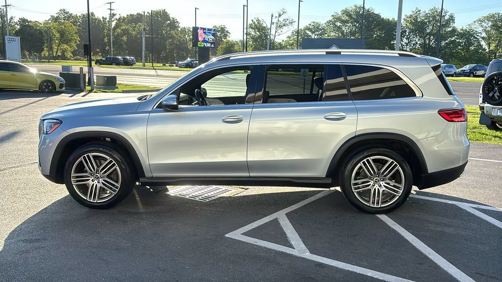 Used 2025 Mercedes-Benz GLS 450 4MATIC image 3