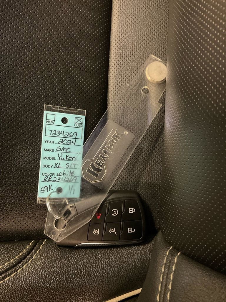 Used 2024 GMC Yukon XL SLT image 37