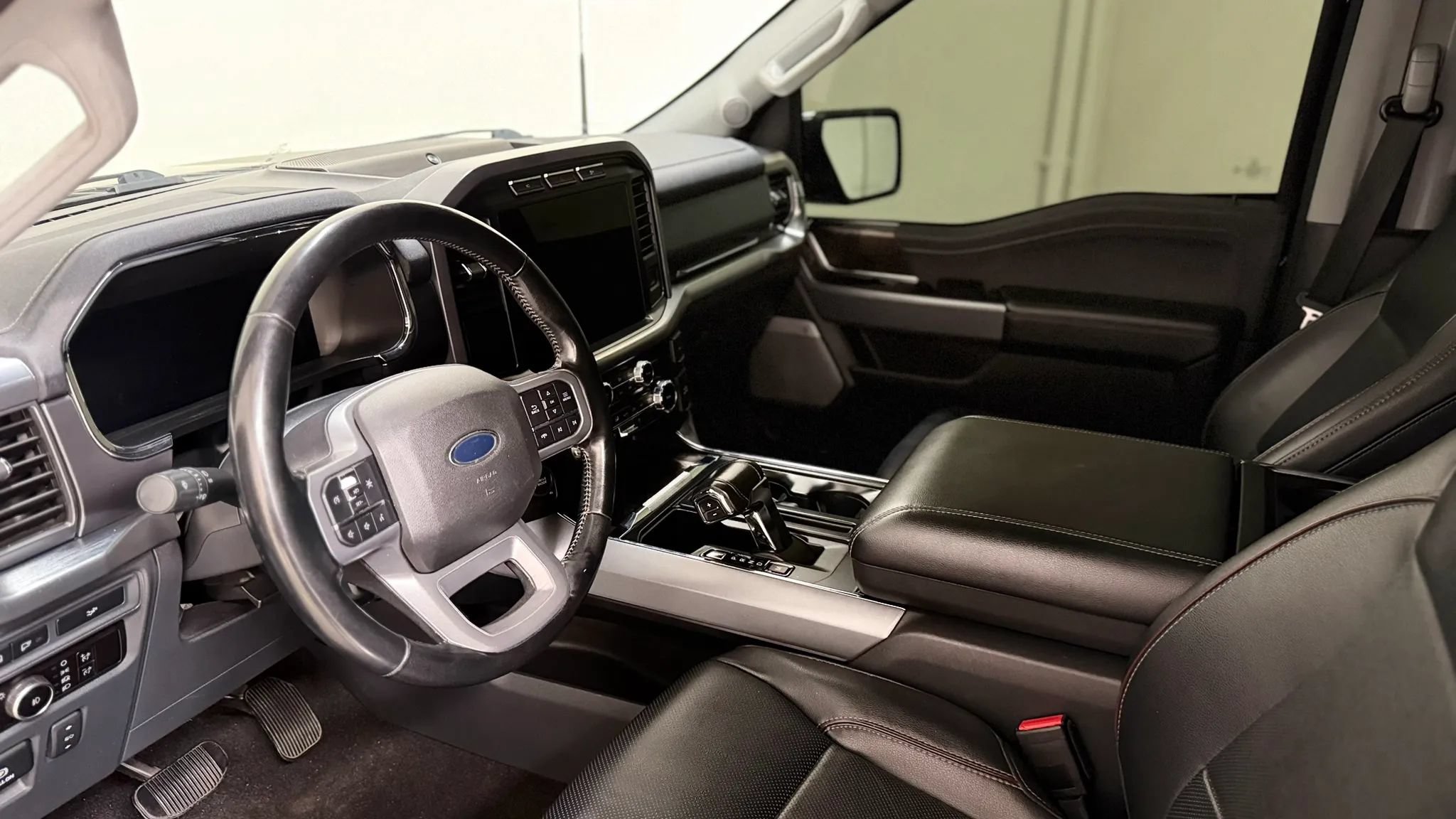 Used 2023 Ford F150 Lariat AWD/4WD image 13