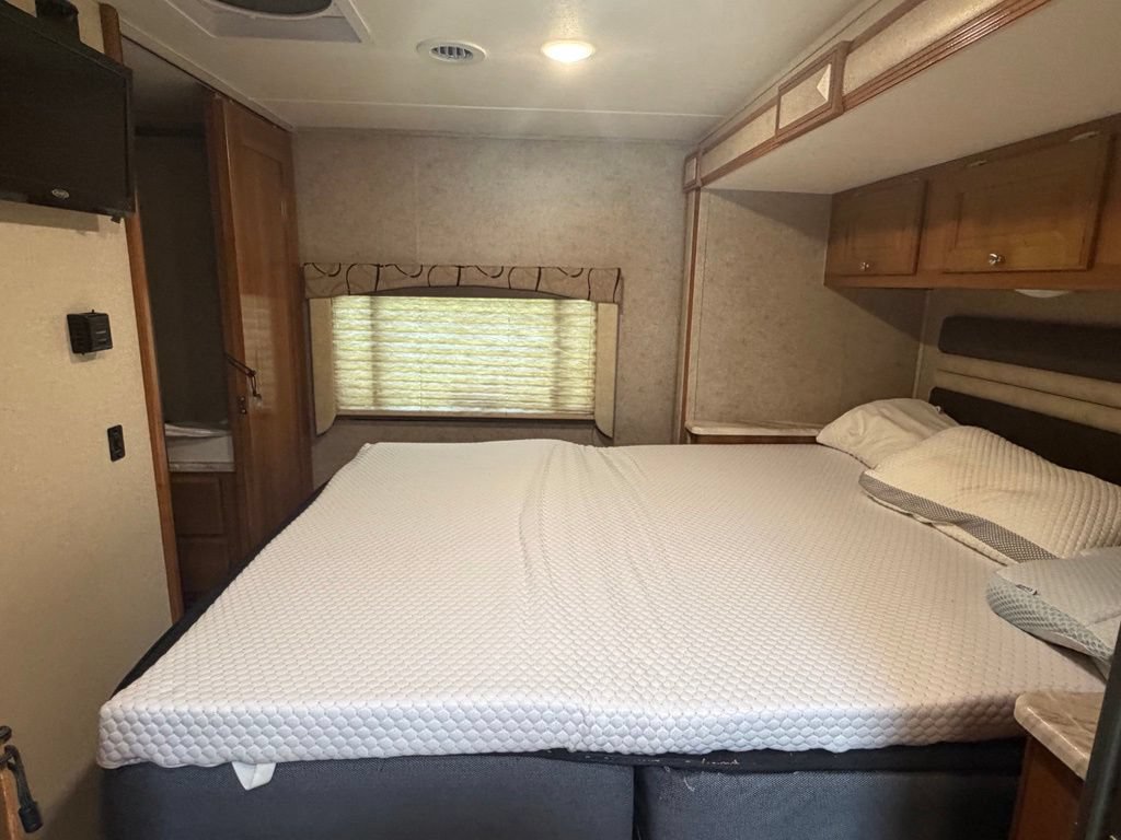 Used 2017 Ford E-450 and Econoline 450 Super Duty w/ Motorhome Prep Package RWD image 25