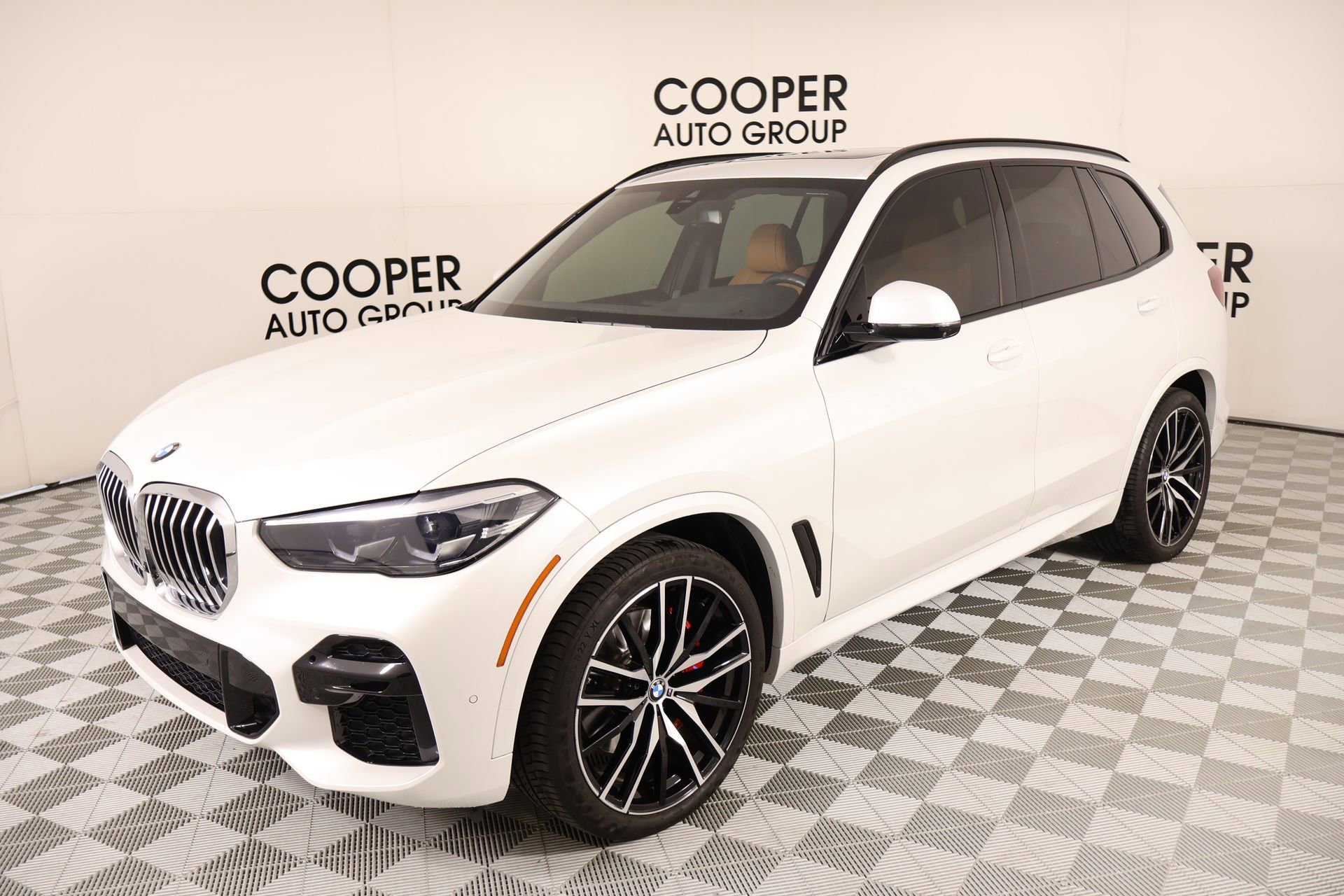 Used 2023 BMW X5 xDrive40i w/ M Sport Package image 11