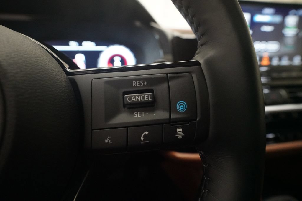 Used 2025 Nissan Pathfinder Platinum AWD/4WD image 19