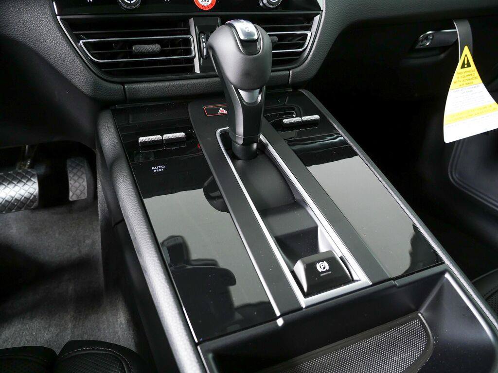 Certified 2026 Porsche Macan AWD/4WD image 18