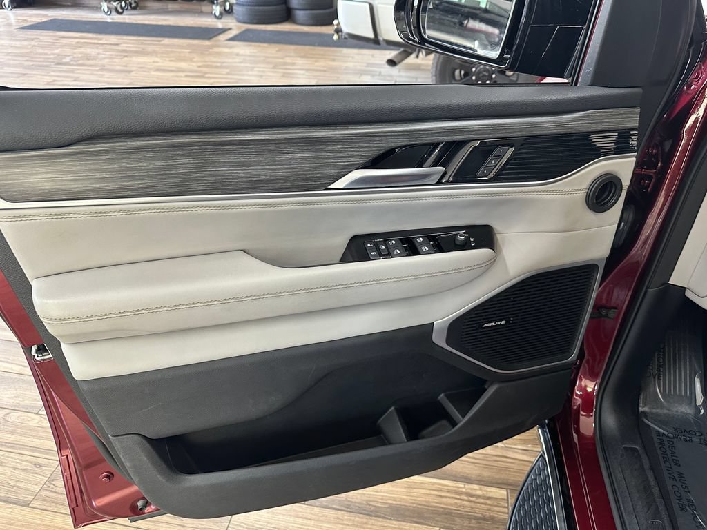 Certified 2024 Jeep Wagoneer Series III AWD/4WD image 10