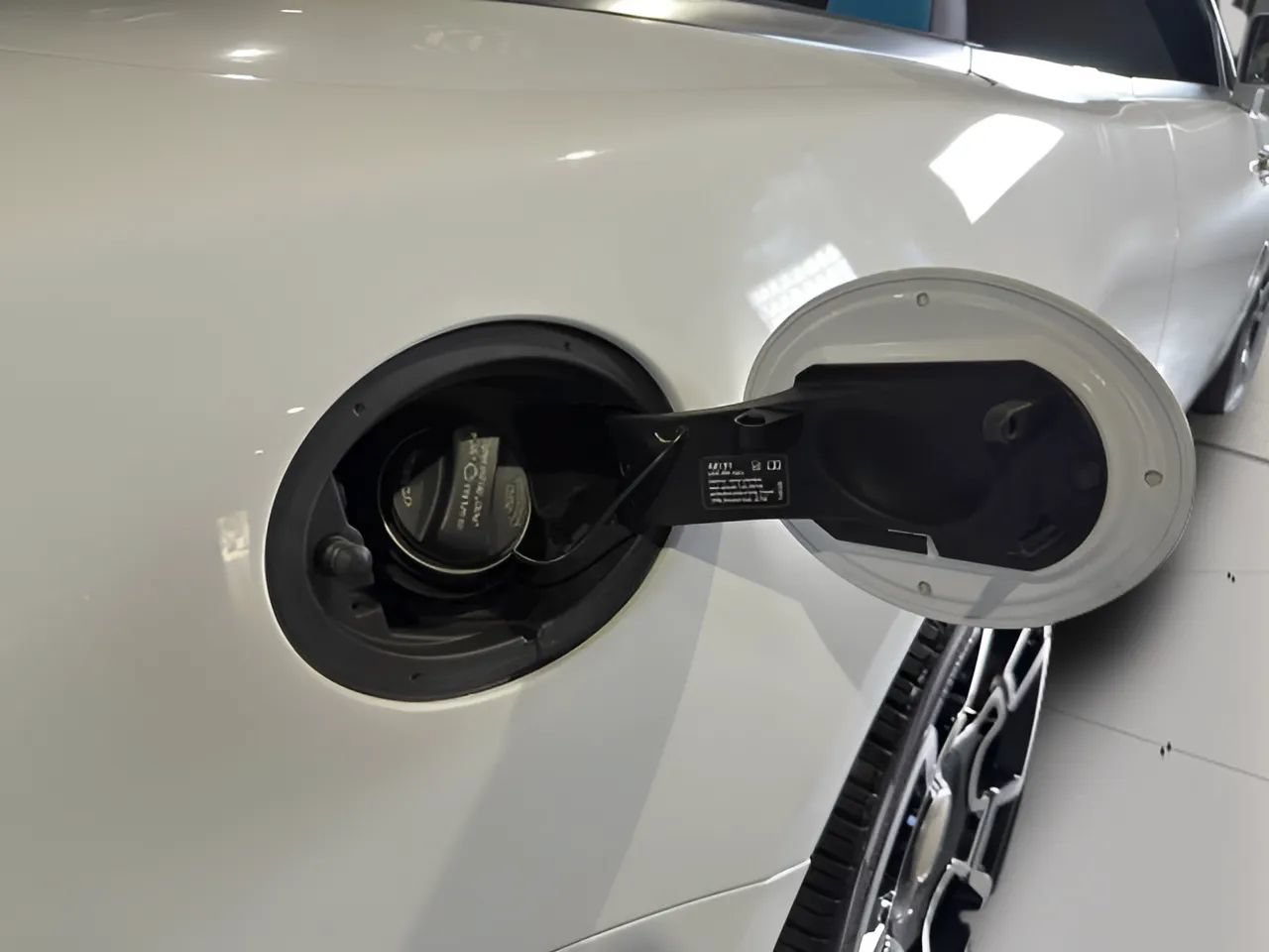 Used 2016 Rolls-Royce Dawn RWD image 36