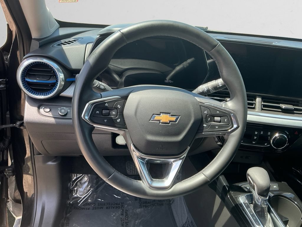 Used 2024 Chevrolet Trax LT w/ Driver Confidence Package FWD image 12