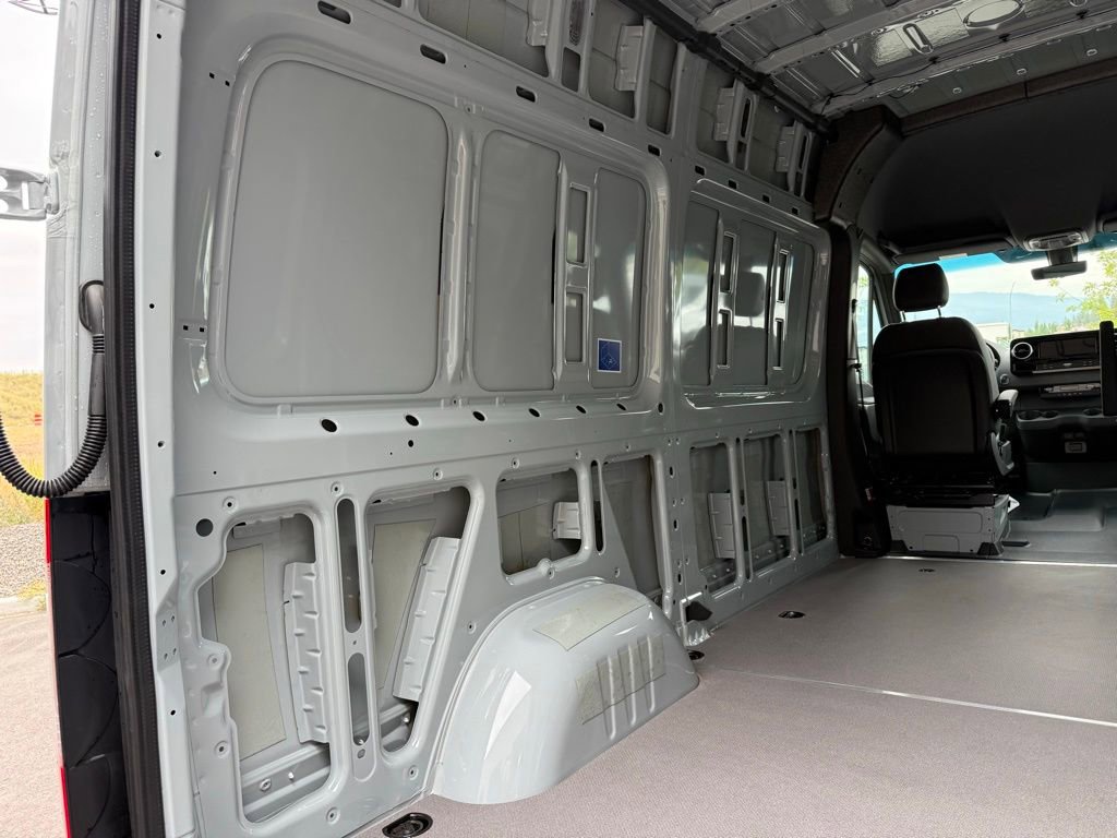 New 2025 Mercedes-Benz Sprinter 2500 image 9