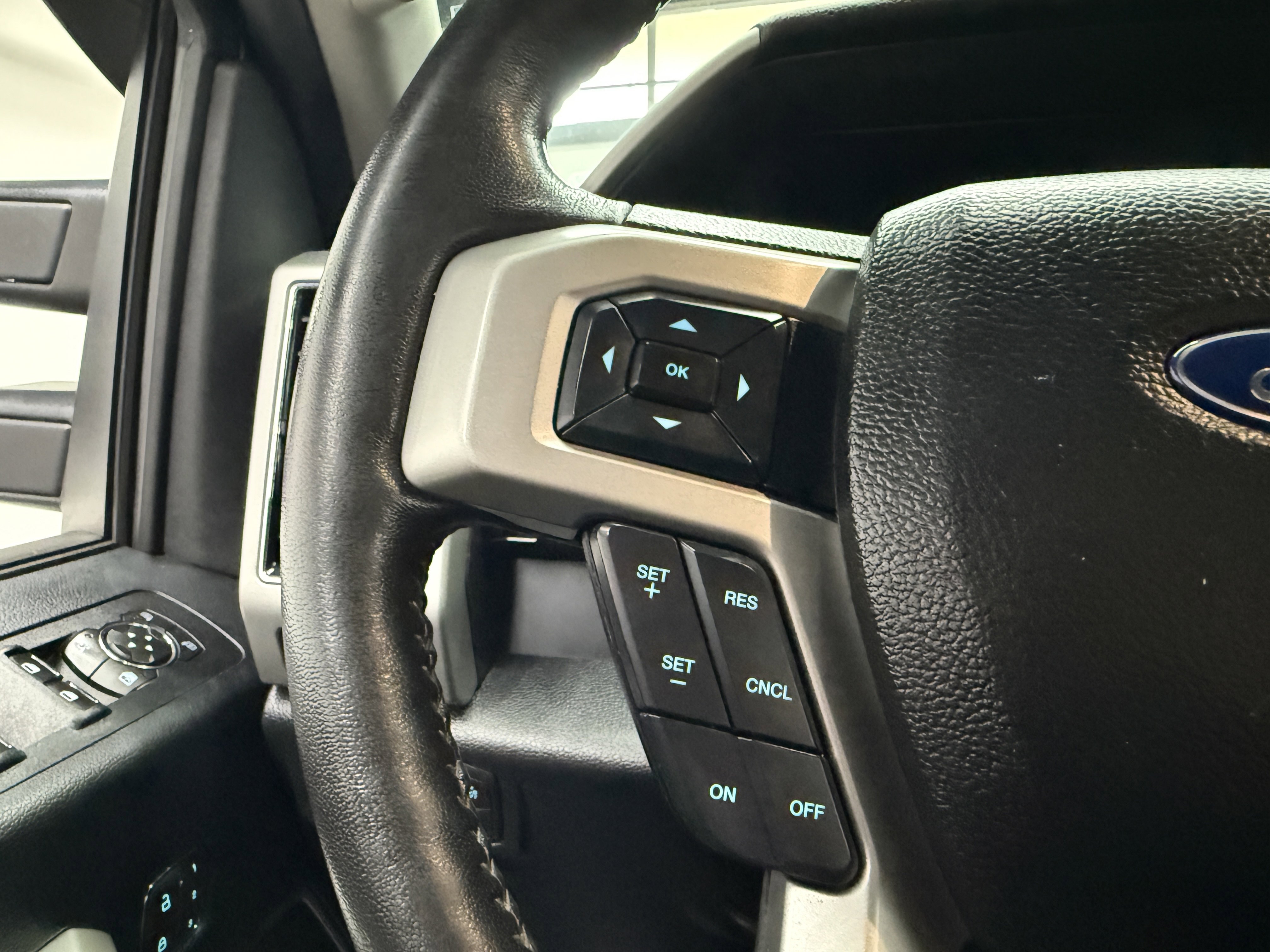 Used 2018 Ford F150 Lariat w/ Equipment Group 502A Luxury AWD/4WD image 11