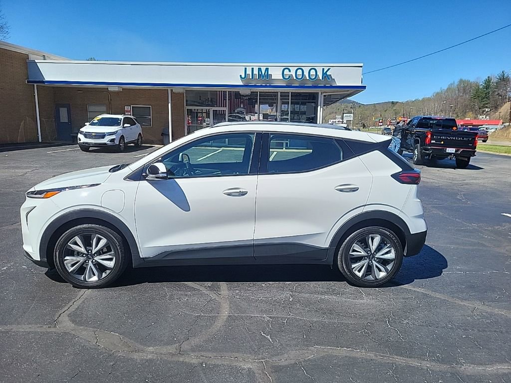 Used 2022 Chevrolet Bolt EUV LT w/ Convenience Package image 11