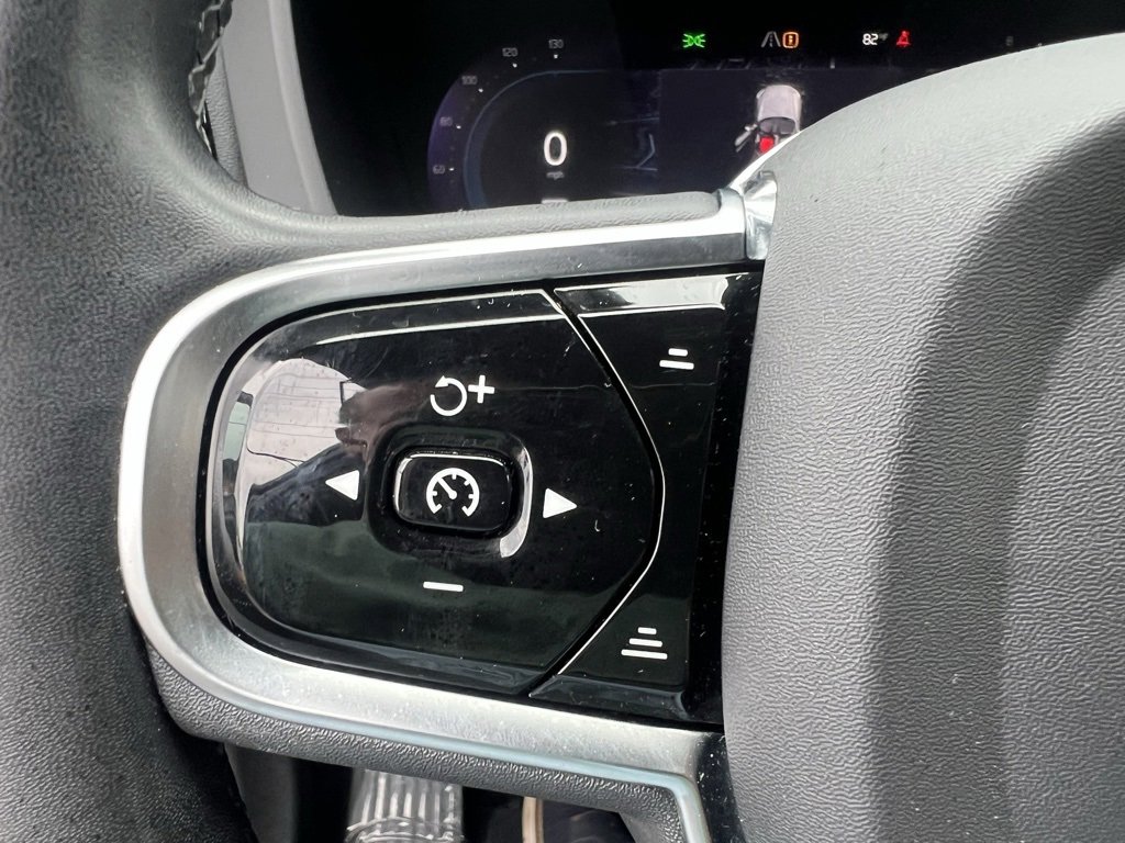 Used 2023 Volvo XC60 B5 Plus image 36