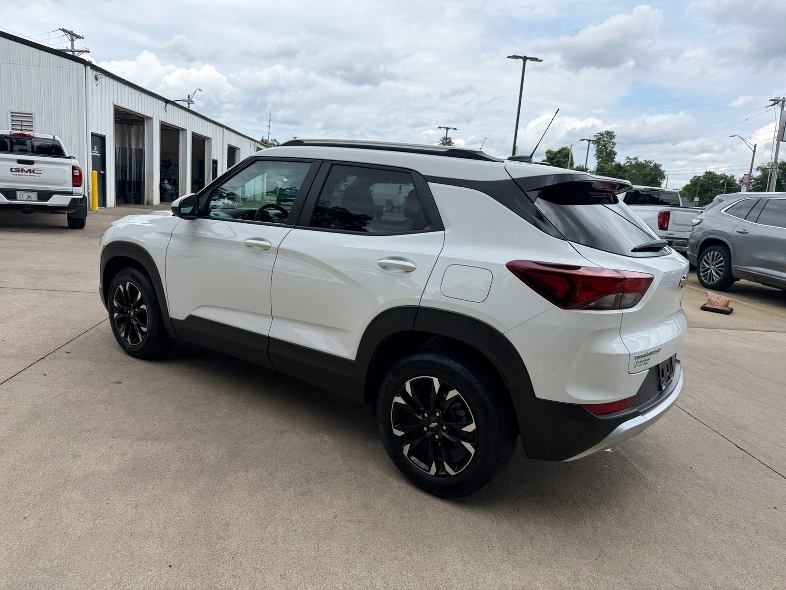 Used 2023 Chevrolet TrailBlazer LT FWD image 9