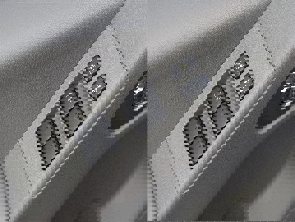 Used 2020 Nissan Frontier SV image 17