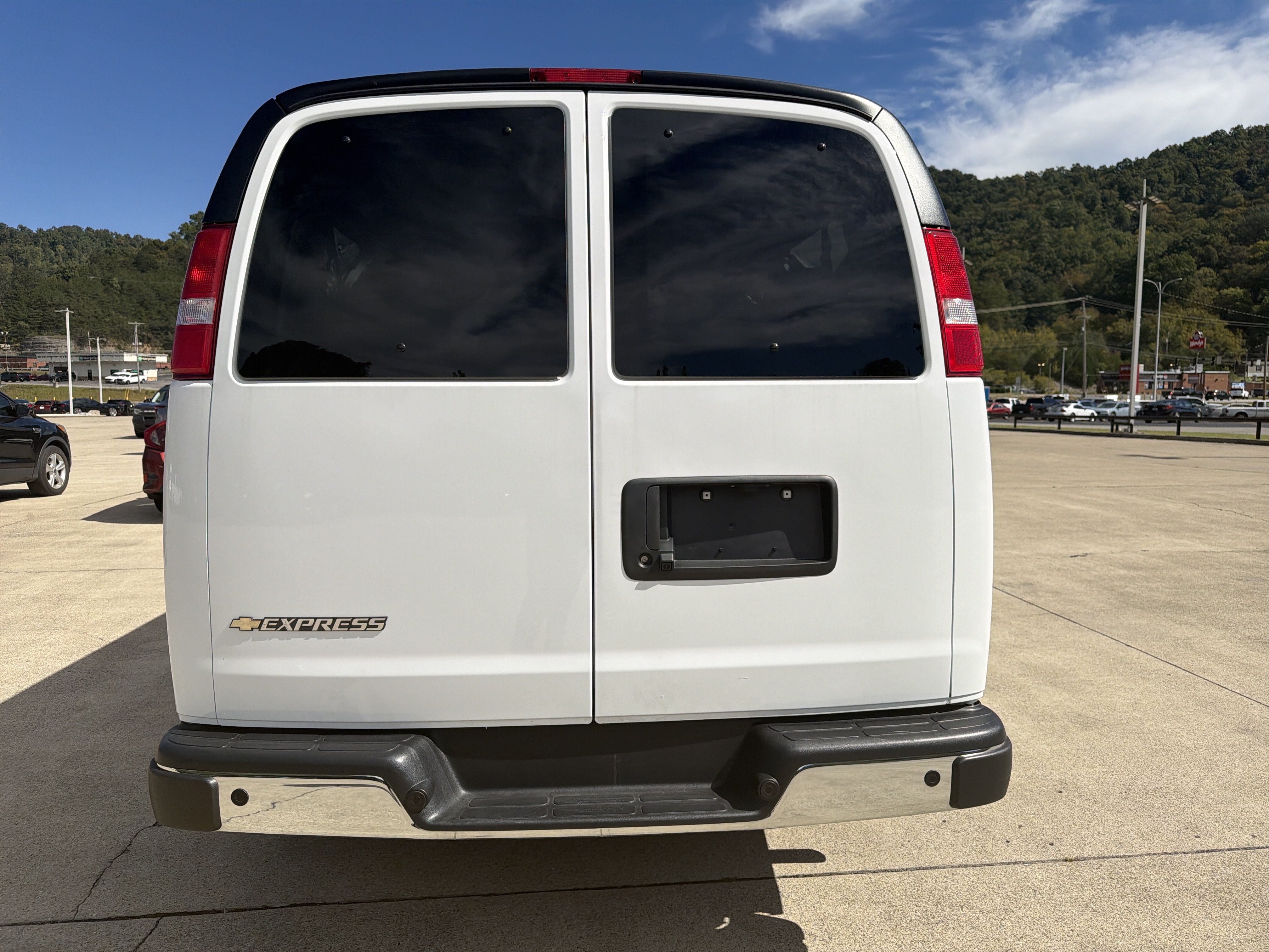 Used 2025 Chevrolet Express 3500 LT w/ LT Preferred Equipment Group RWD image 10