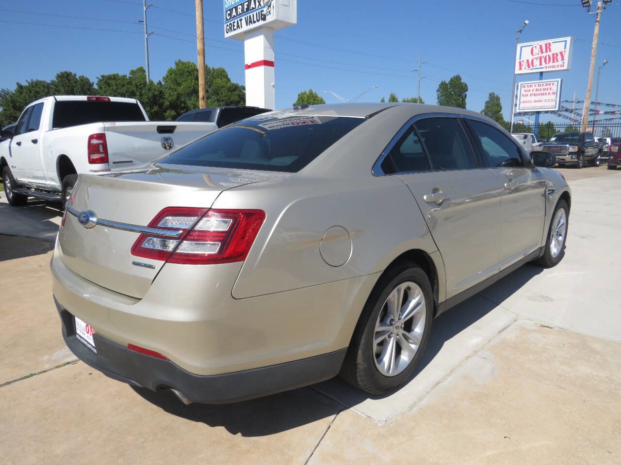 Used 2017 Ford Taurus SE FWD image 3