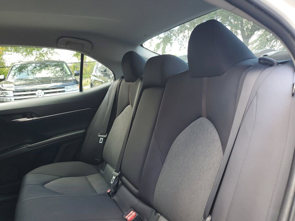 Used 2018 Toyota Camry LE FWD image 12