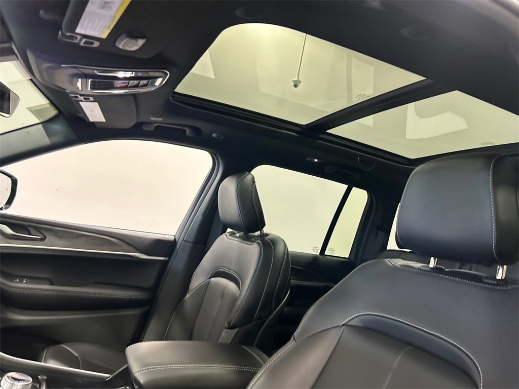 New 2025 Jeep Grand Cherokee Limited image 27