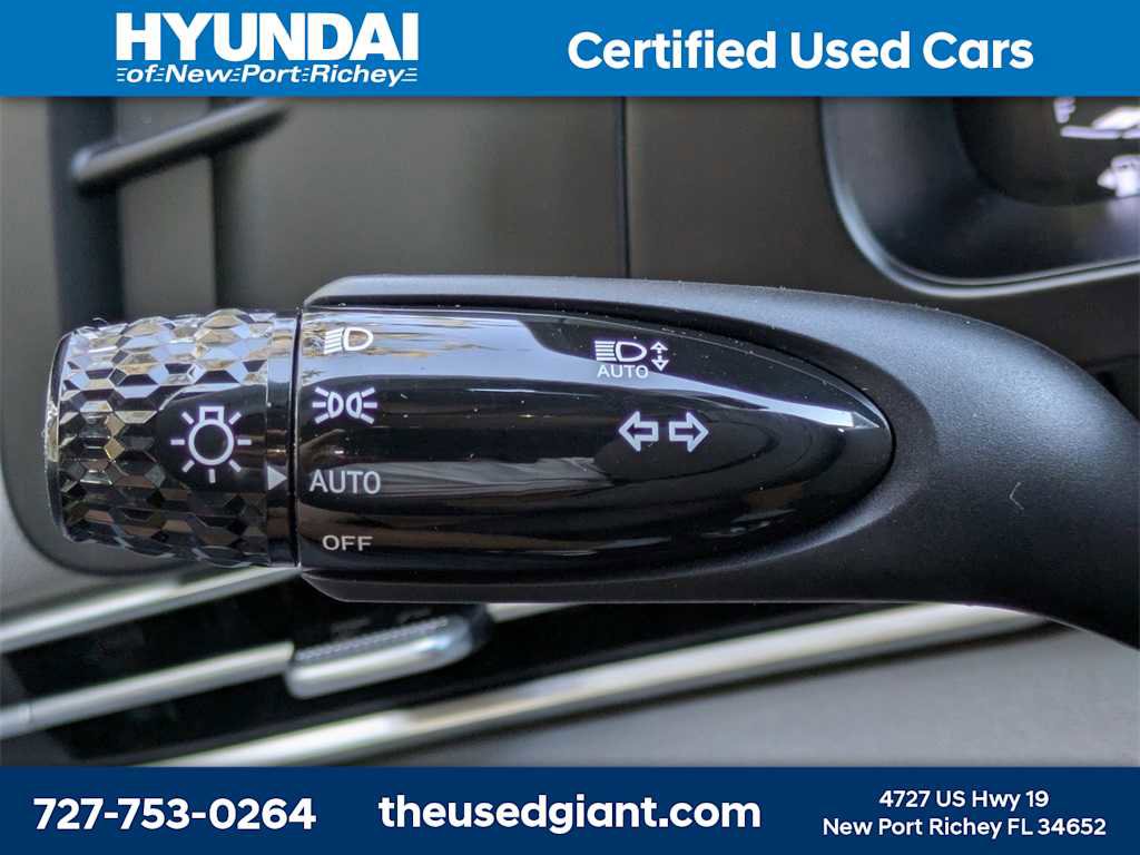 Used 2025 Hyundai Elantra SE image 24