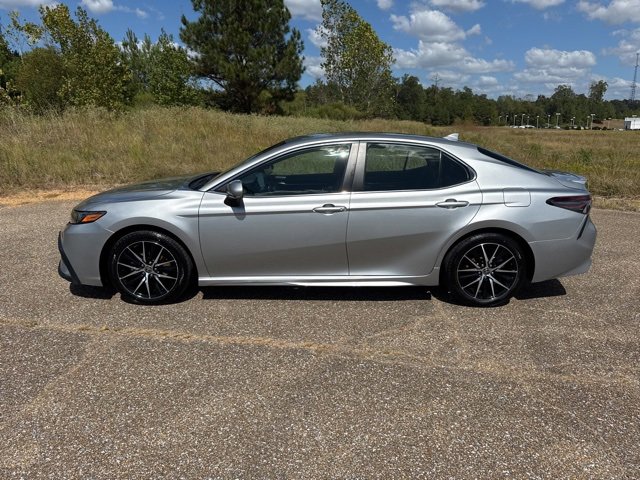 Used 2023 Toyota Camry SE image 5