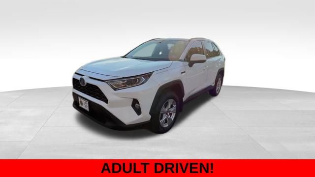 Used 2021 Toyota RAV4 XLE w/ Convenience Package image 2