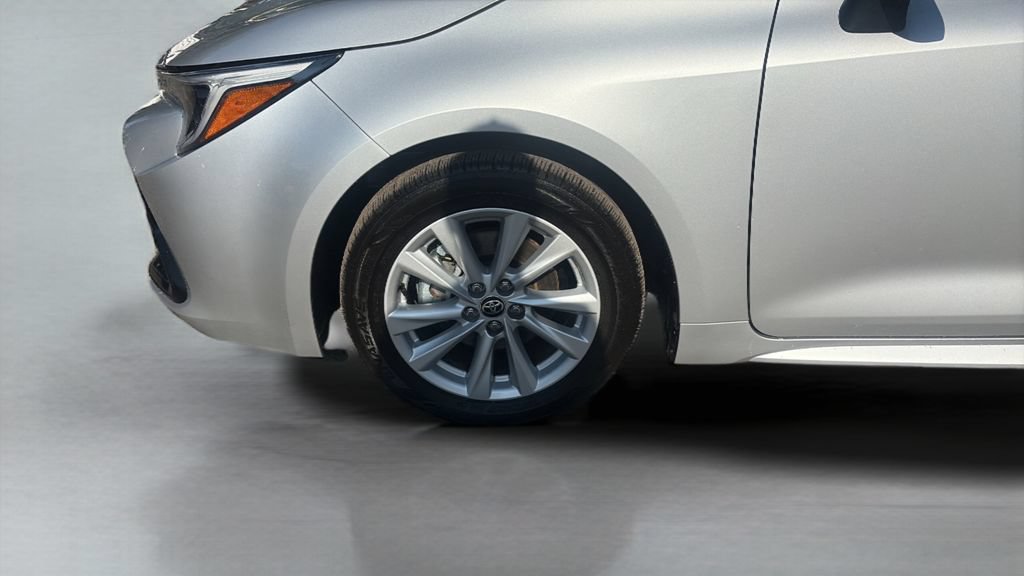 Used 2025 Toyota Corolla SE w/ SE Package FWD image 24