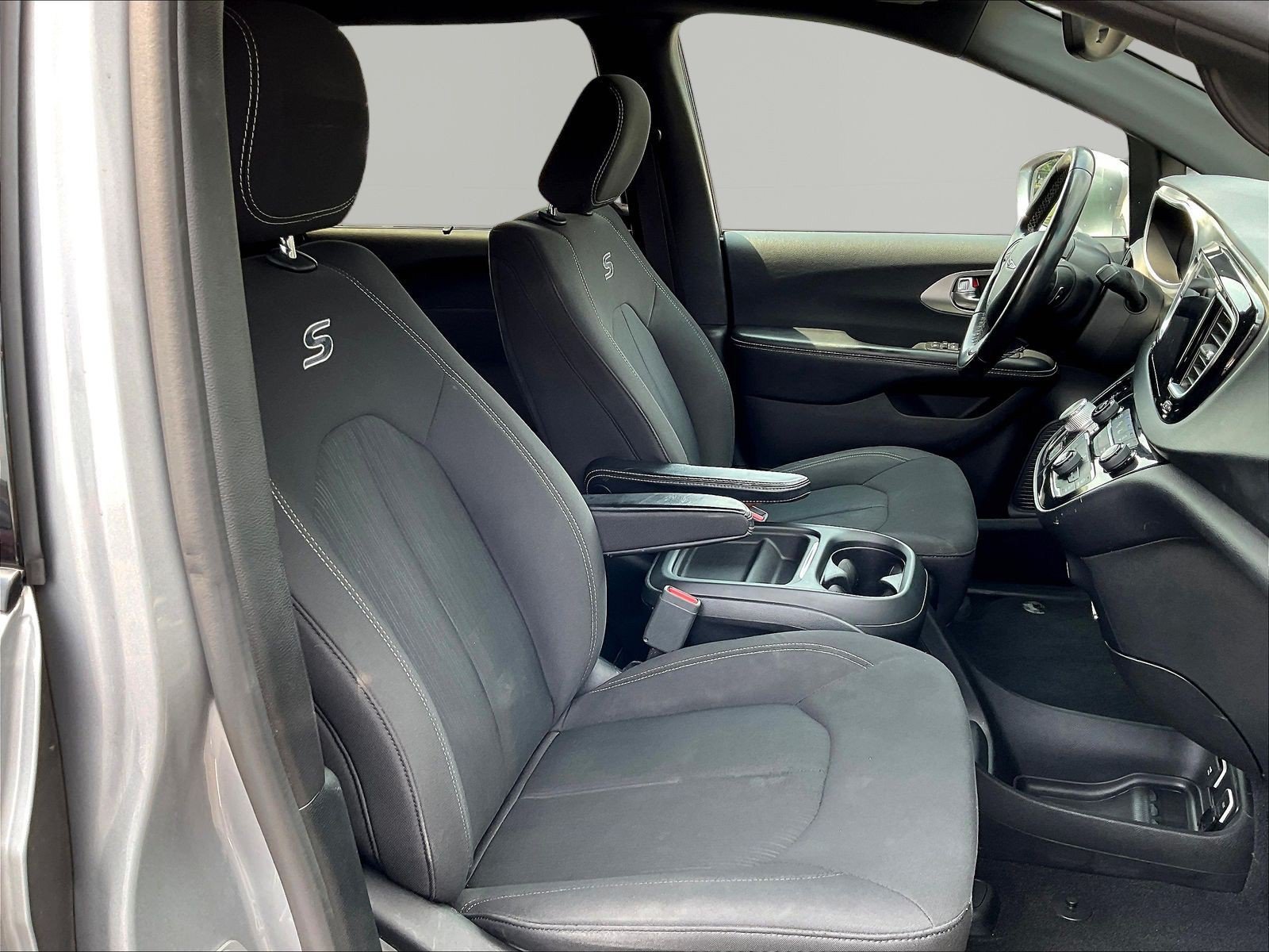 Used 2019 Chrysler Pacifica Touring Plus w/ Advanced Safetytec Group FWD image 28