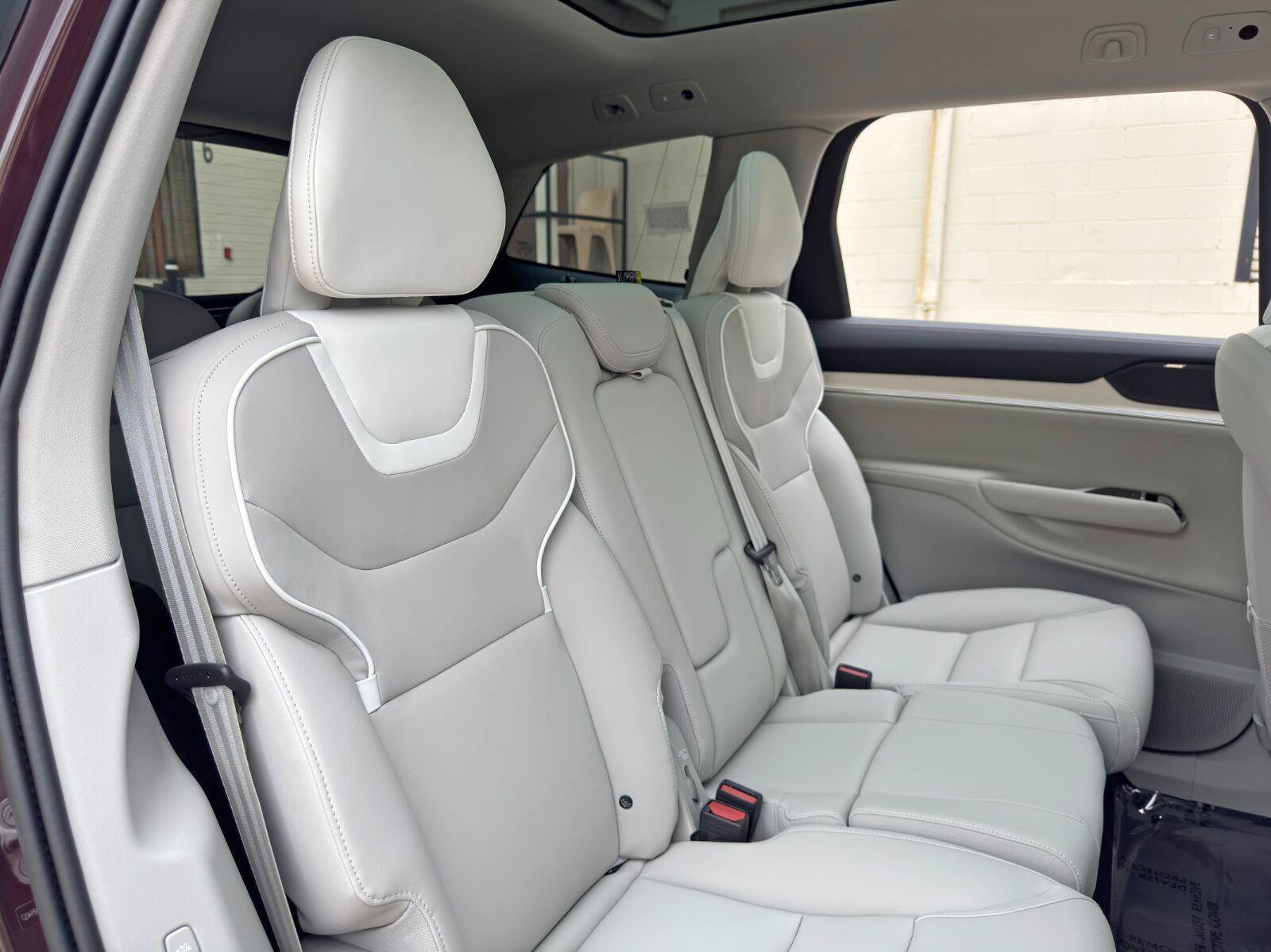 Used 2025 Volvo EX90 Ultra AWD/4WD image 35