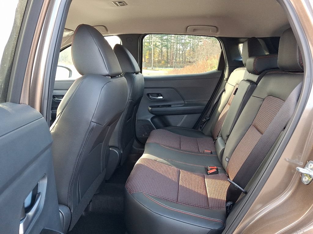New 2026 Nissan Kicks SR w/ Cold Weather Package AWD/4WD image 9