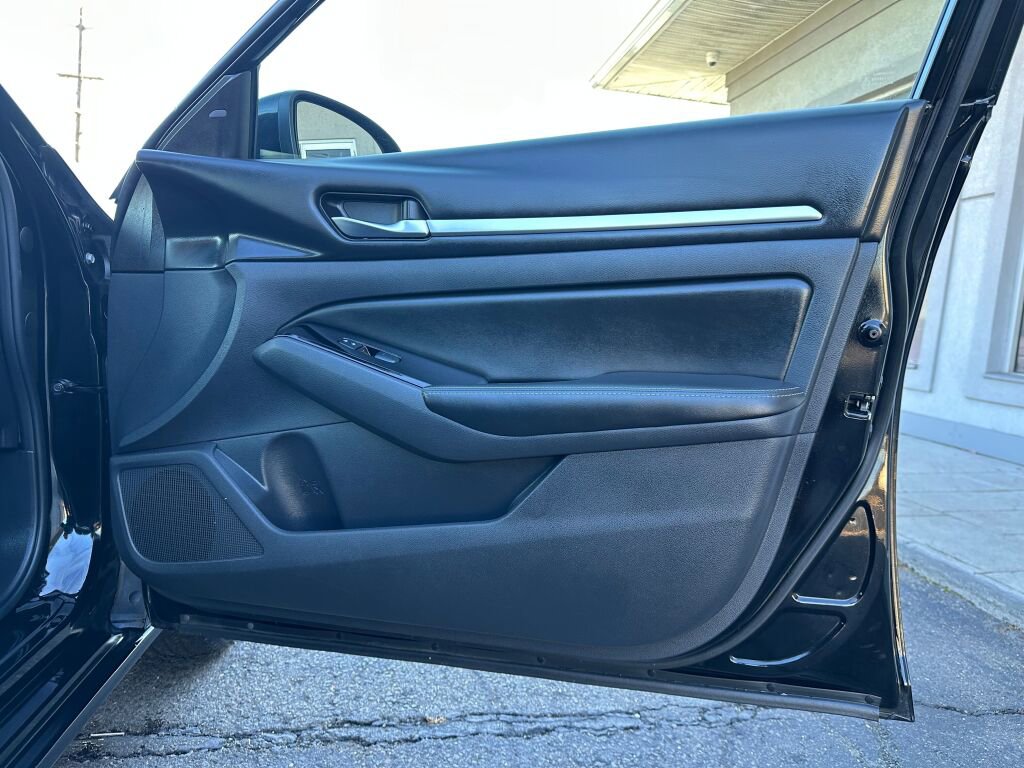 Used 2023 Nissan Sentra SR w/ SR Premium Package image 27