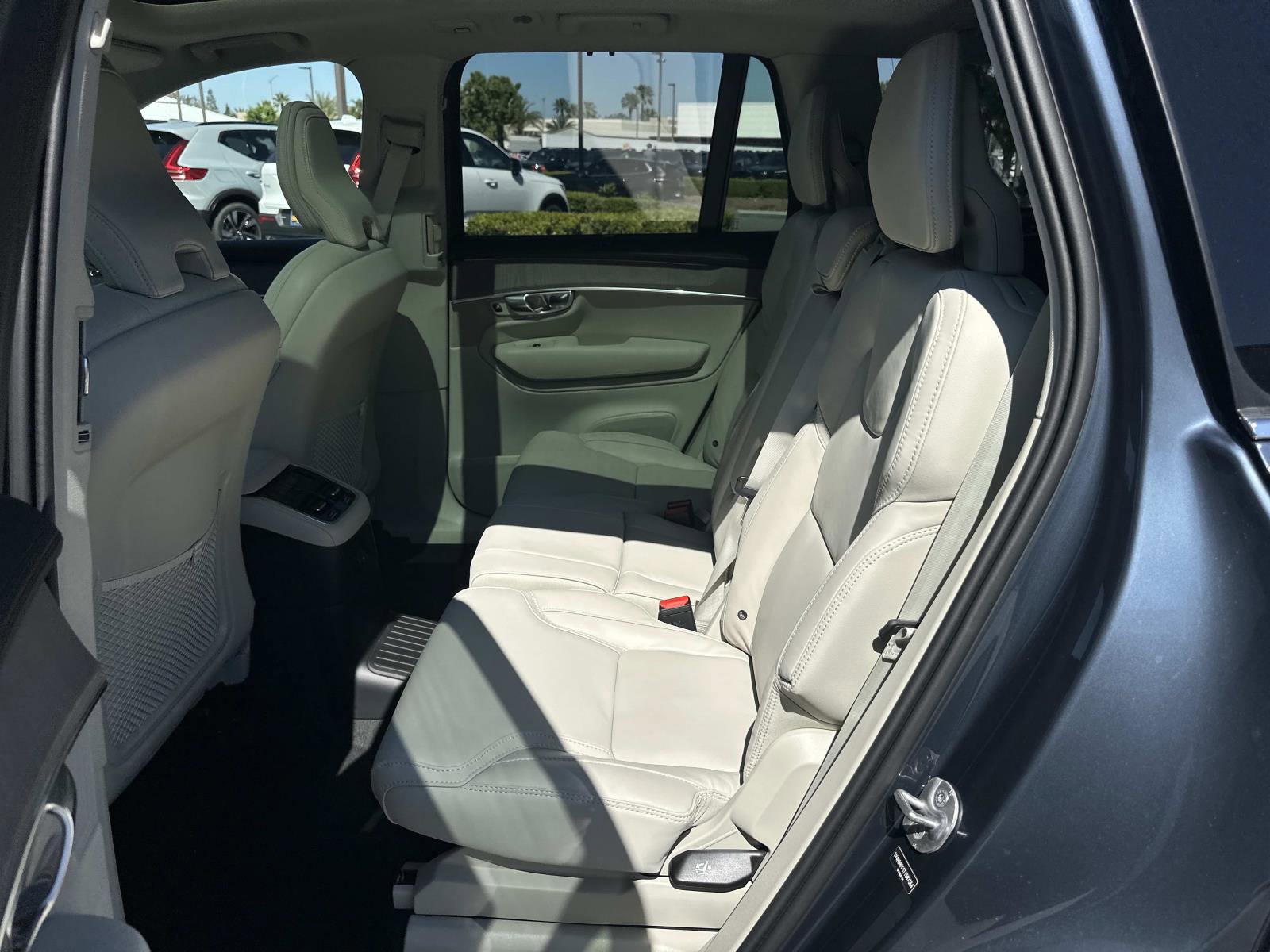 New 2026 Volvo XC90 T8 Ultra w/ Protection Package Premier image 17