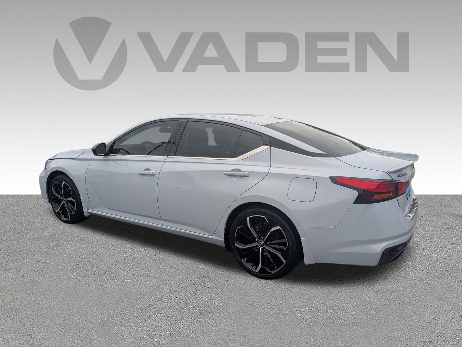 Used 2023 Nissan Altima 2.5 SR FWD image 27