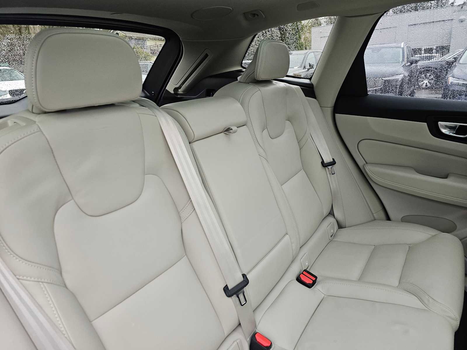 Certified 2023 Volvo XC60 T8 Ultimate w/ Climate Package image 15