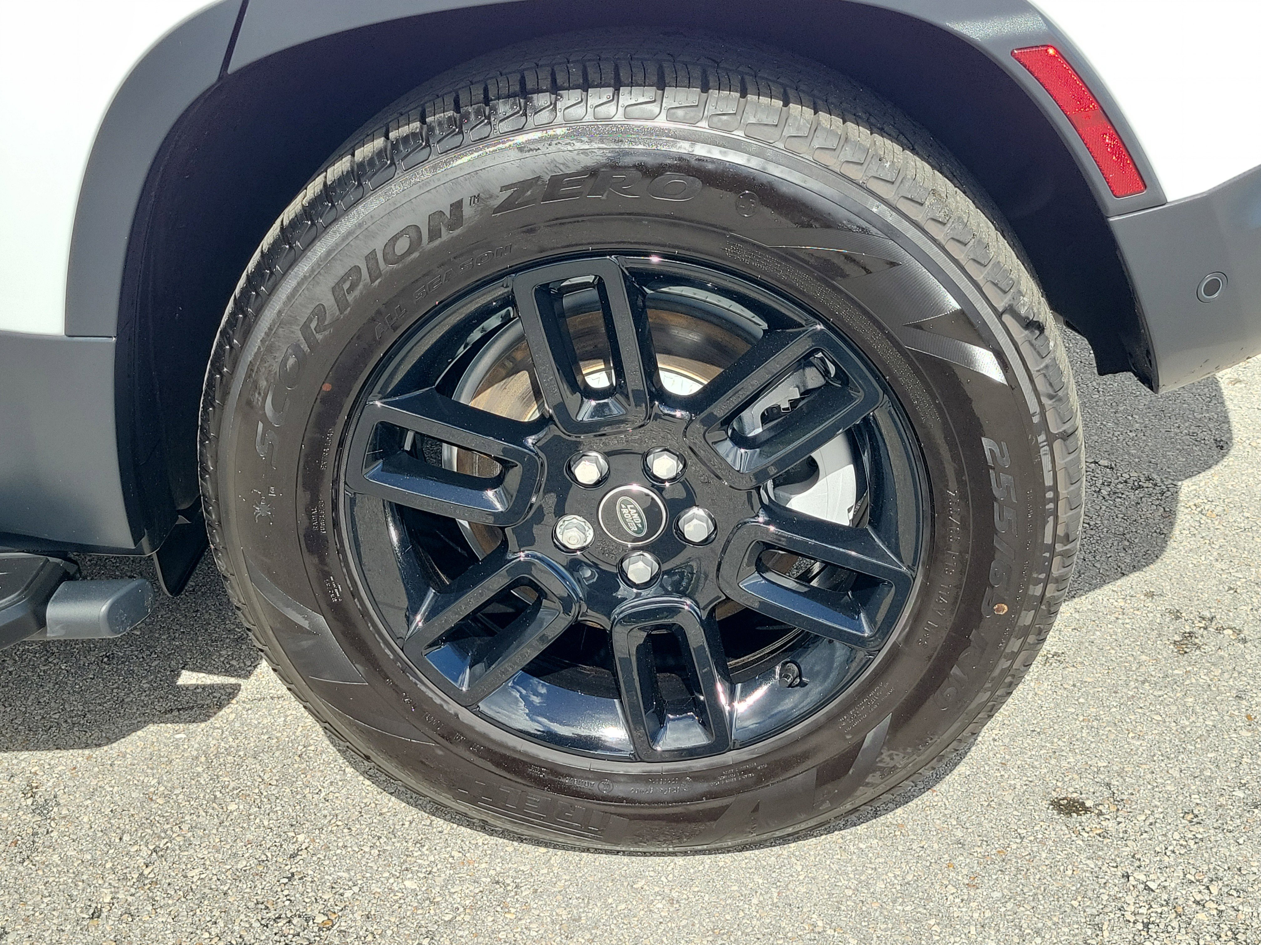 Used 2025 Land Rover Defender 110 S image 27