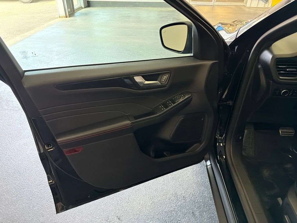 Used 2023 Ford Escape ST-Line w/ Tech Pack #1 AWD/4WD image 13