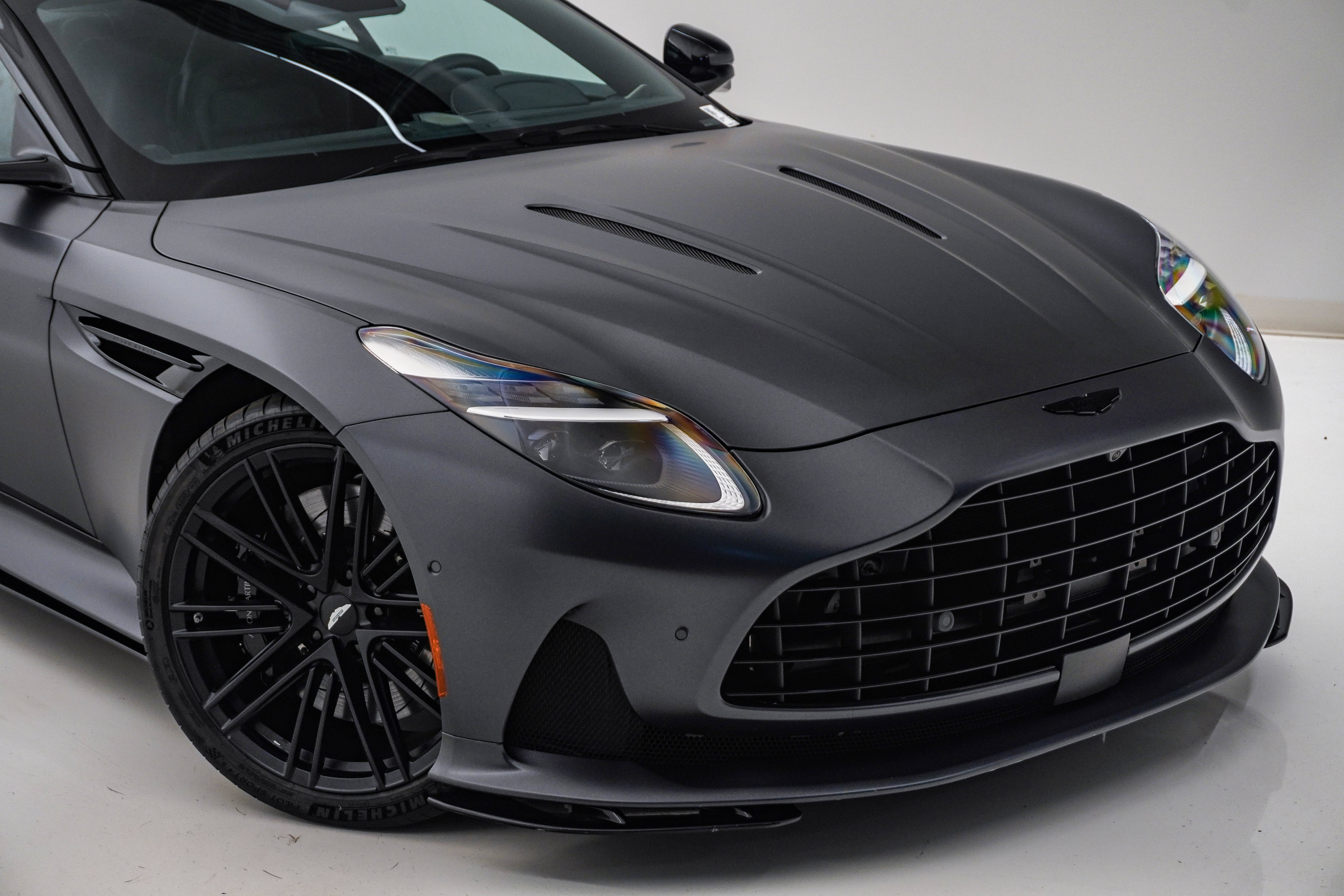 Used 2024 Aston Martin DB12 Coupe RWD image 4
