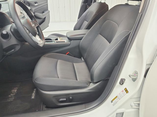 Used 2025 Nissan Altima 2.5 SV FWD image 19