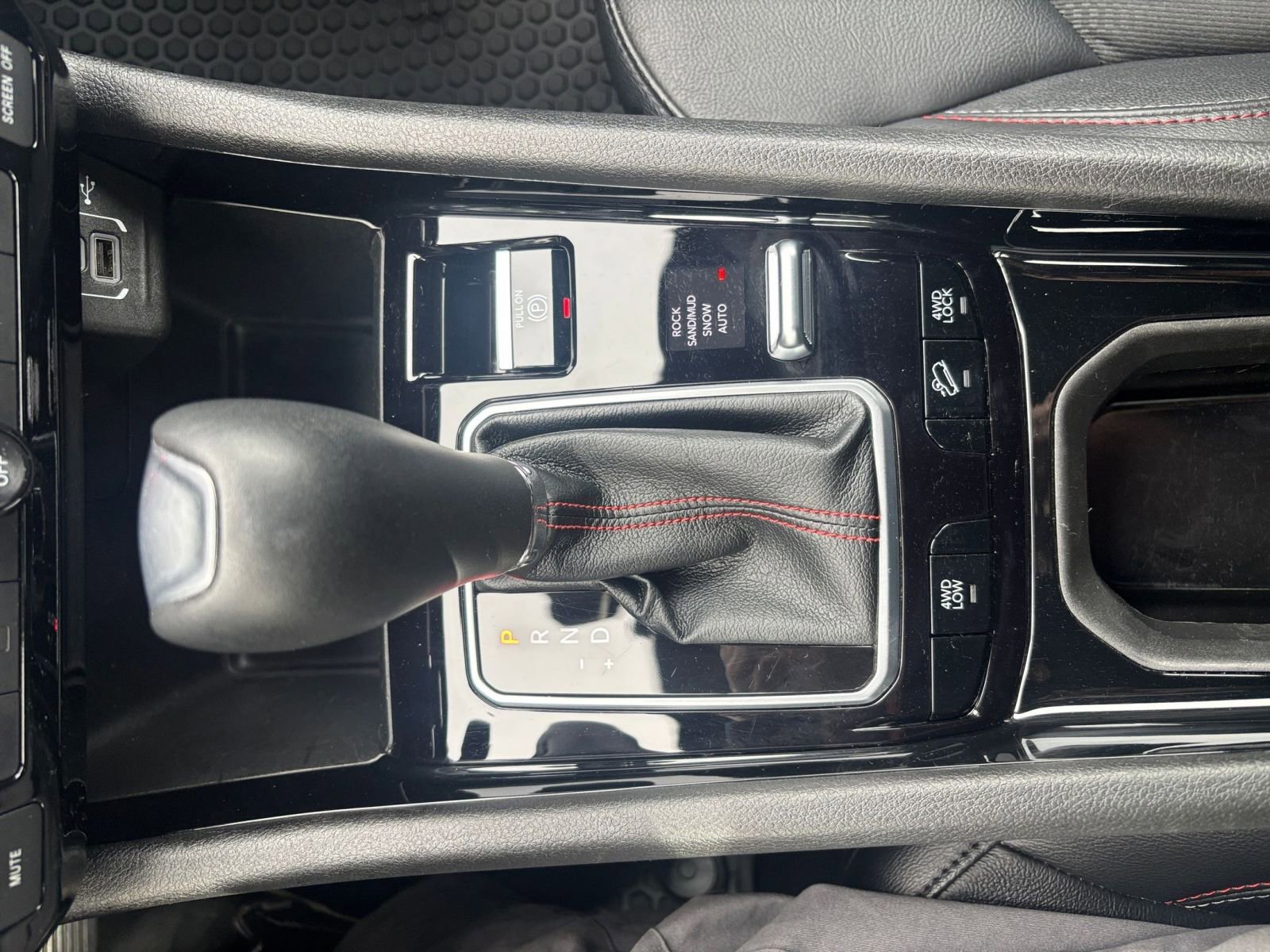 Used 2025 Jeep Compass Trailhawk image 39