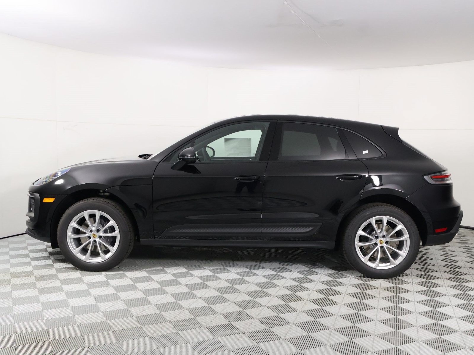 New 2026 Porsche Macan AWD/4WD image 2