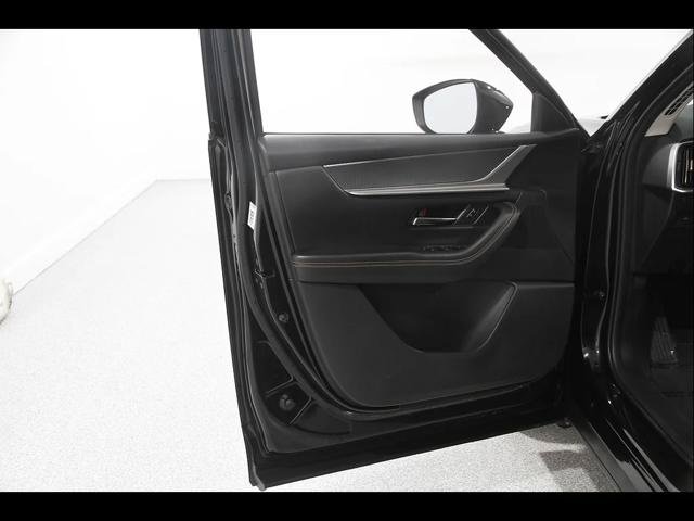 Certified 2025 MAZDA CX-70 3.3 Turbo w/ Preferred Package AWD/4WD image 4