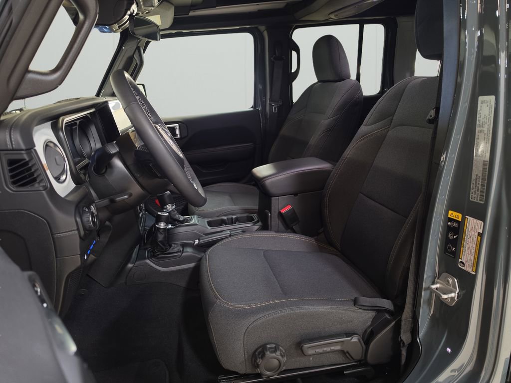 Used 2025 Jeep Wrangler Unlimited Sahara w/ Safety Group image 10