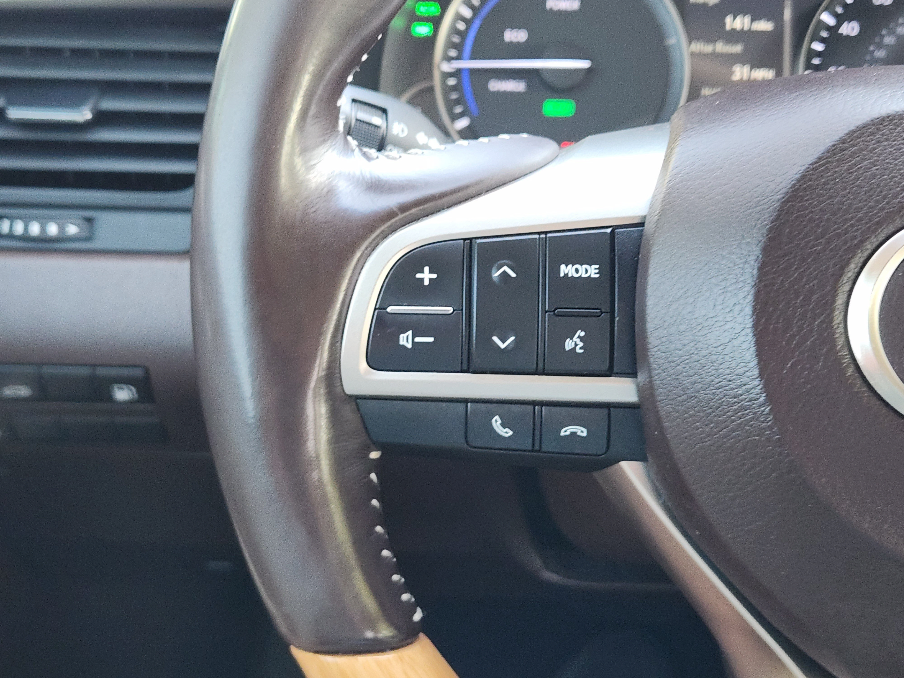 Used 2018 Lexus RX 450hL Premium w/ Premium Package AWD/4WD image 28