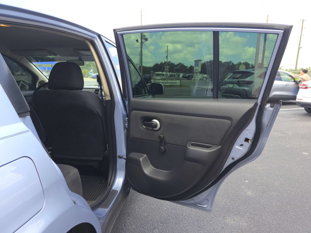 Used 2009 Nissan Versa 1.8 S FWD image 12
